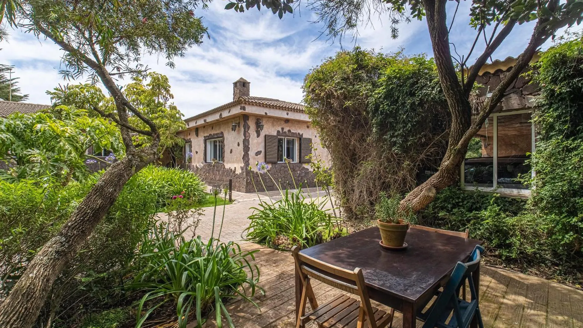 Almacanarias.Rural Villa La Esperanza   La Esperanza (Tenerife)